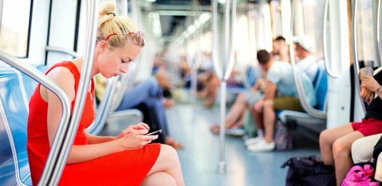 What You Should (and Shouldn't) Do When You're Waiting to Hear Back About a Job