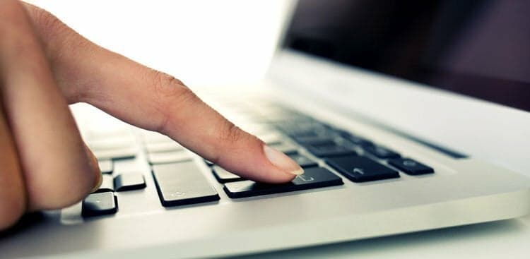 3 Mistakes That Make Editors Throw Your Pitch in the Trash