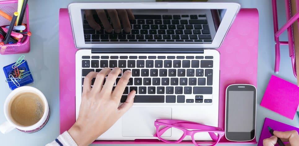 Here's Why You Shouldn't Feel Awkward About Emailing the Co-worker Next to You