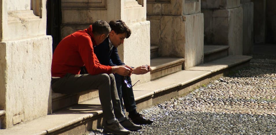 How to Respond to Your Friend's (Endless) Work Complaints With Legit Advice