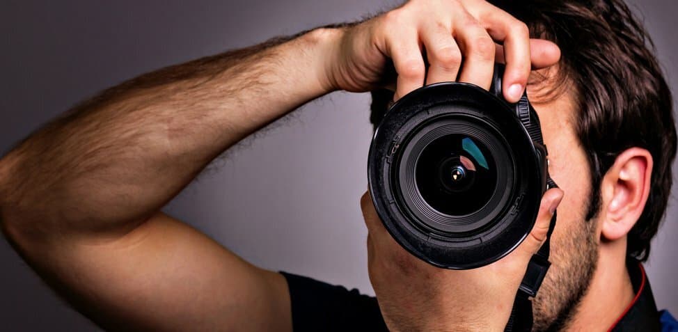 Here's How You Can Fake a Professional Headshot Photo Shoot for Free