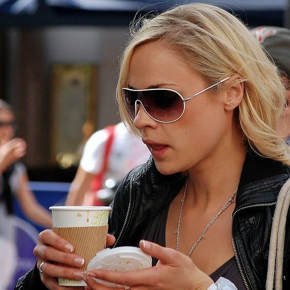 6 Secrets for Staying Energized After a Red-Eye