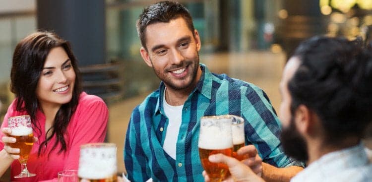The Introvert's Pain-Free Guide to Socializing With Co-workers