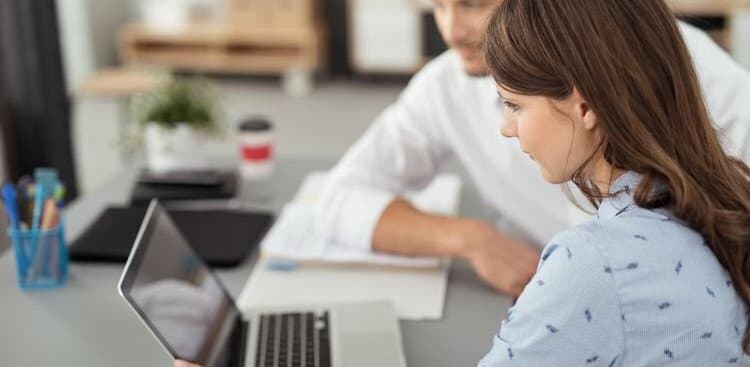 4 Strategies for Dealing With a New Boss (Who’s Still Getting the Hang of It)