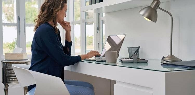 8 Ways to Turn Your Tiny Desk Into an Awesome Home Office