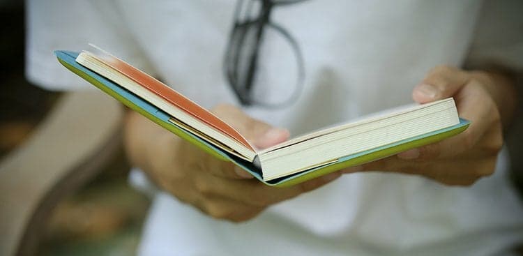 7 Leadership Books That Good Bosses Read (Because Managing Is Hard)