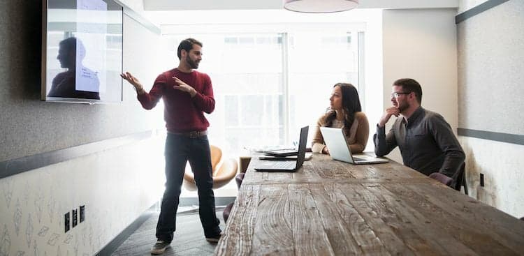 How to Give an Interview Presentation That'll Convince the Entire Room You're the One