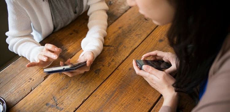 7 Signs Your Phone Runs Your Life (and Not the Other Way Around)