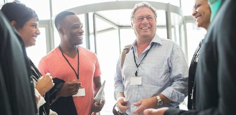 4 Realistic Ways to Connect With People When You're an Introvert