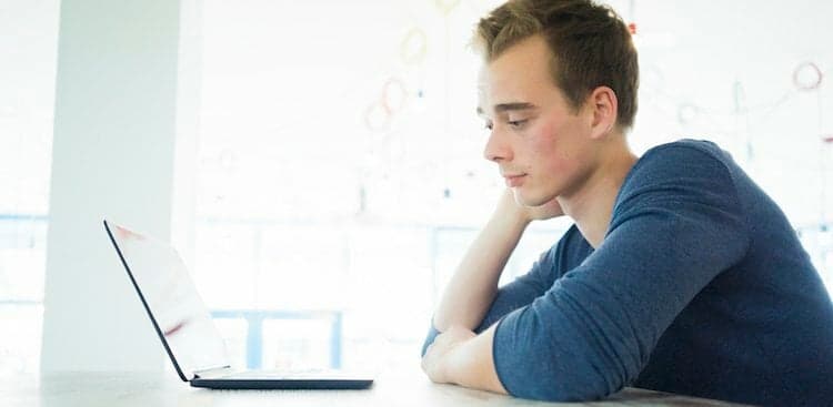 3 Irrational Thoughts You Have When Co-workers Take Too Long to Respond