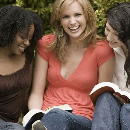 The Secret to Staying in Touch With Long-Distance Friends