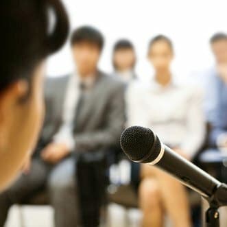 4 Qualities of Amazing Public Speakers