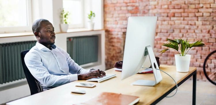 The Job-Seeker’s Guide to Making Your Resume Stand Out From the Crowd