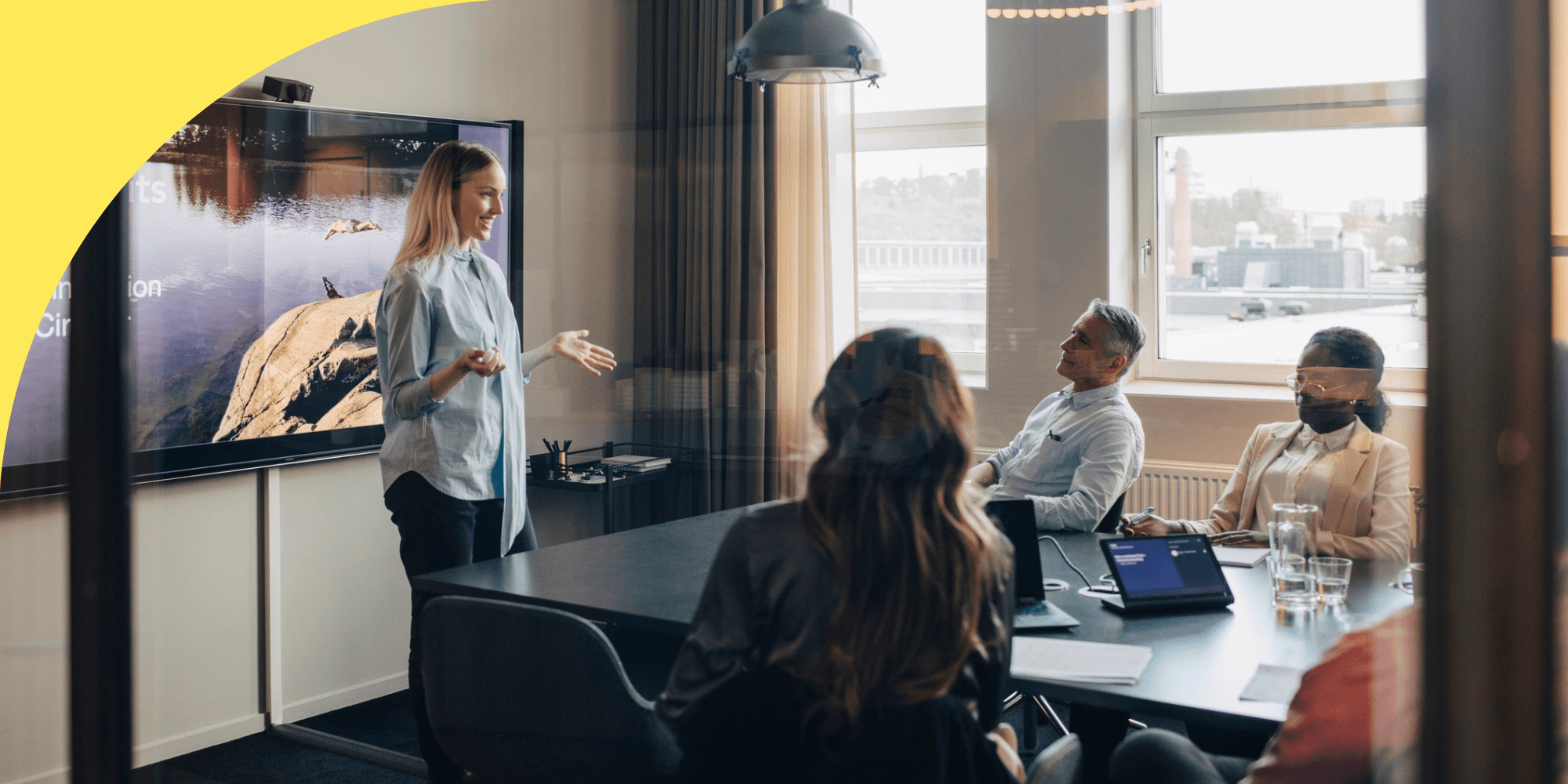 5 Elevator Pitch Examples (Plus How to Write and Deliver Yours)