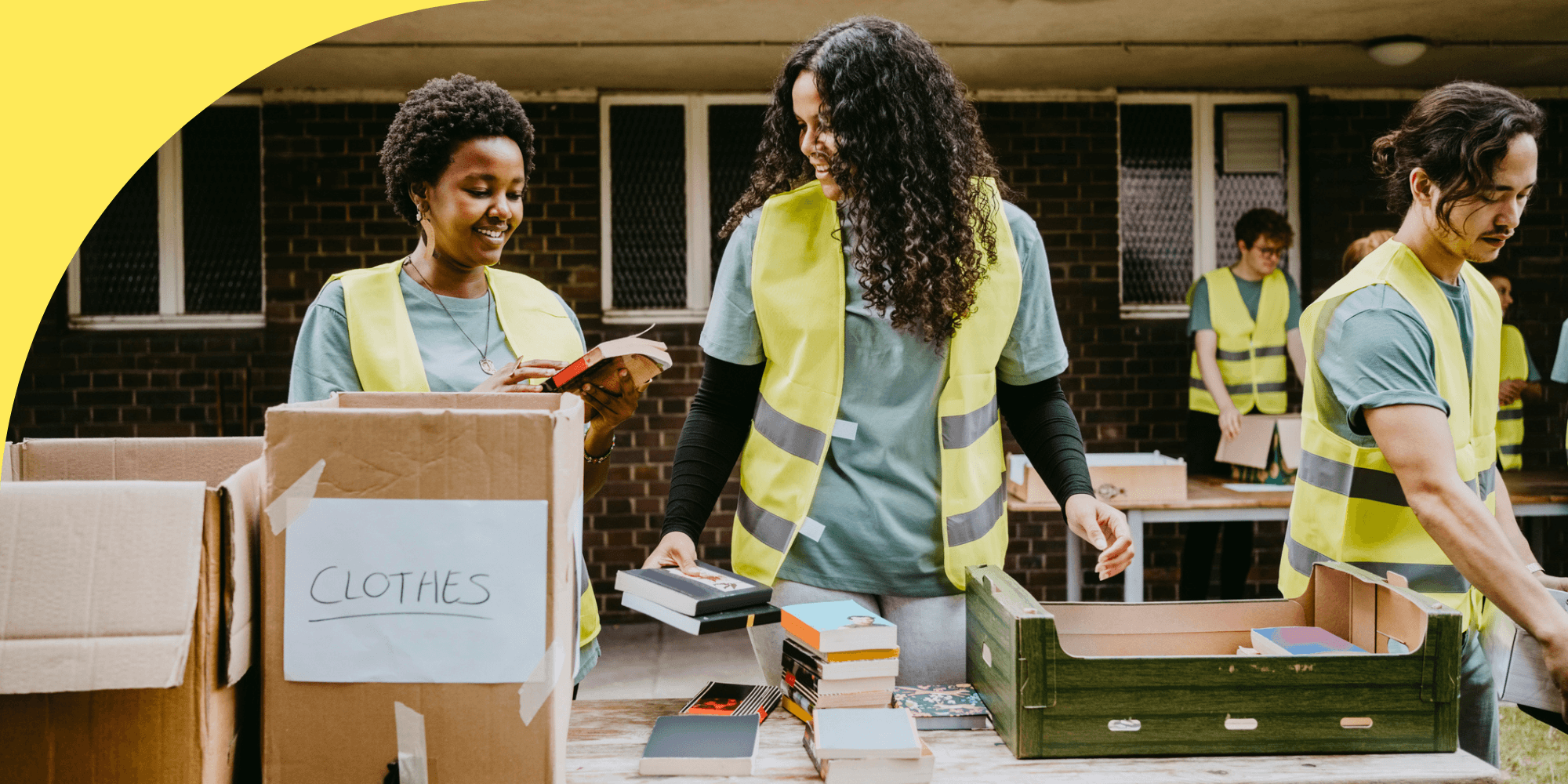 8 Extracurricular Activities for Your Resume (And How to List Them)