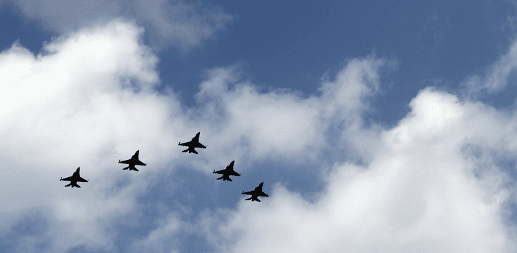formation of military jets