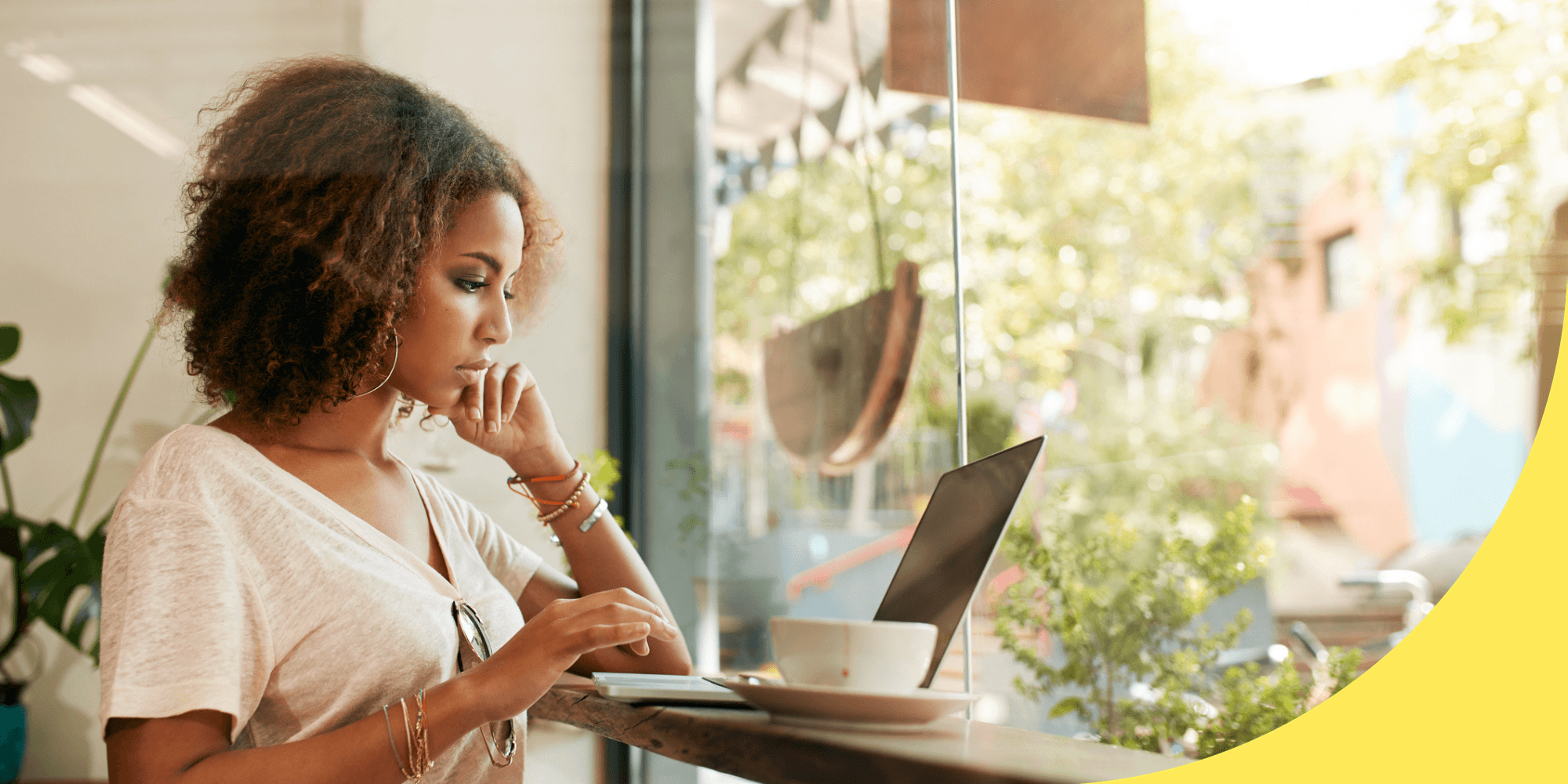 How to Create a Resume Header (With Examples and Tips)